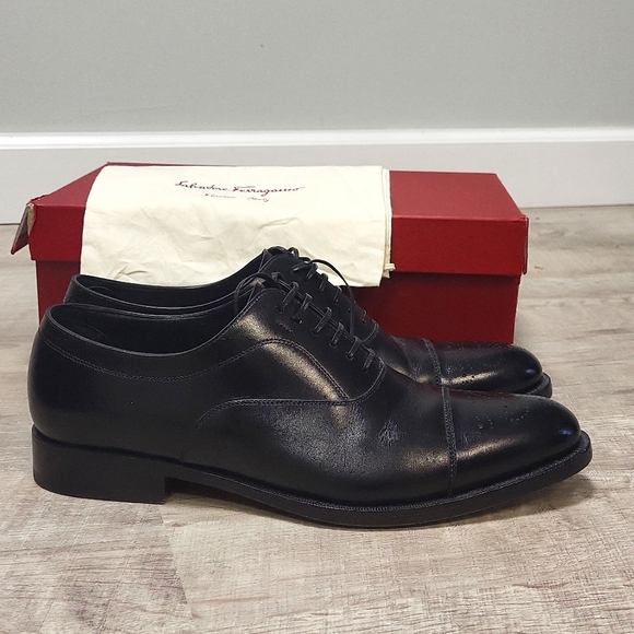 GOYA Black leather Salvatore Ferragamo captoe brogue Oxford. Size 10M US / 33 EU - Picture 4 of 8